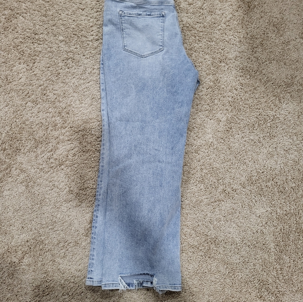 NWOT Vervet Light Wash Distressed Jeans 32 - Picture 2 of 4